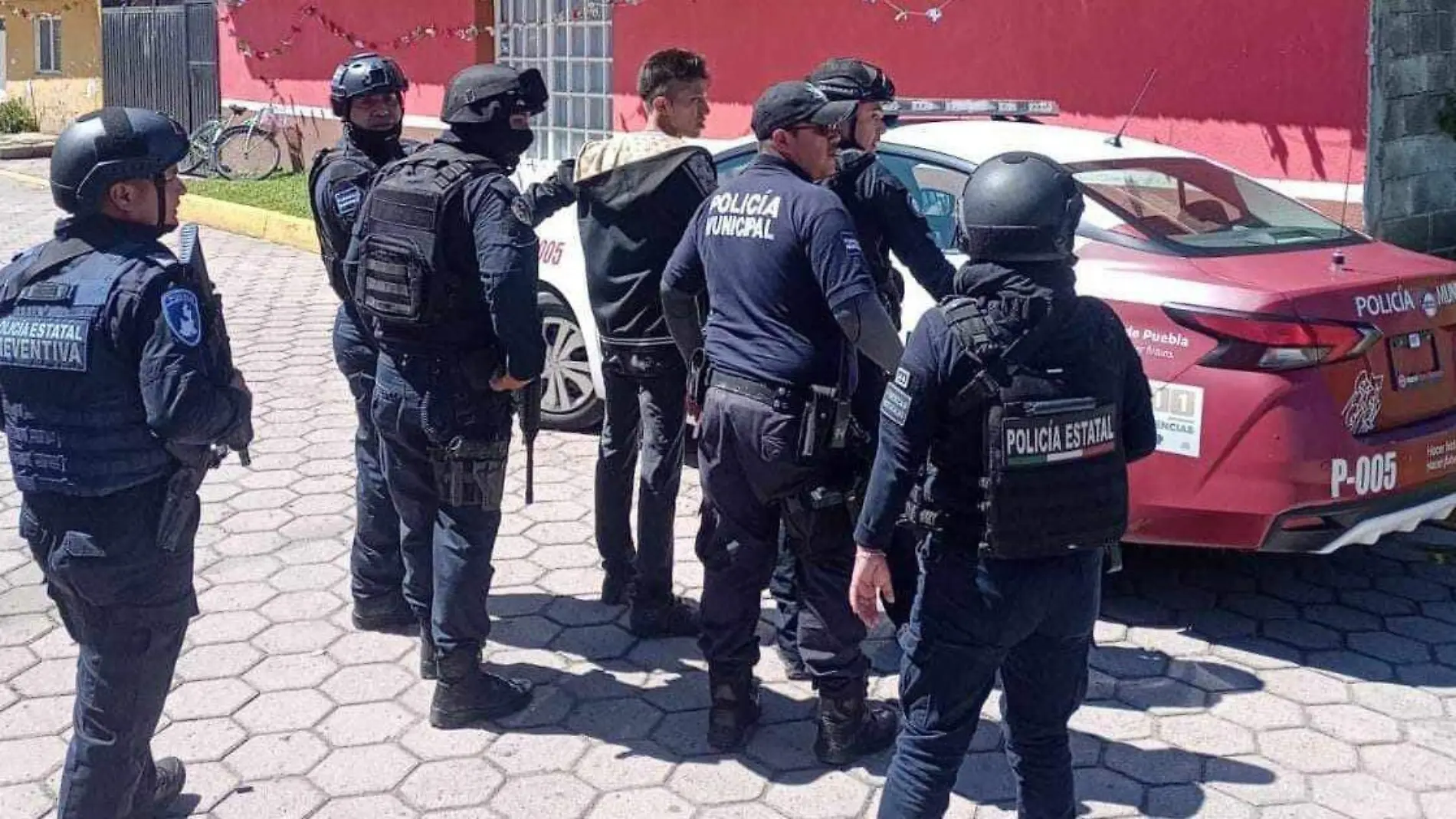 Un masculino señalado por el presunto delito de robo fue rescatado por policías municipales